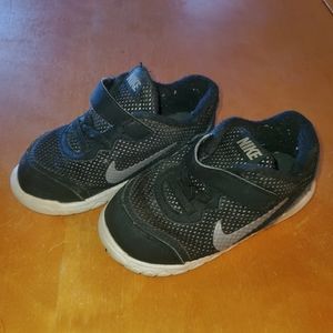 Toddler boys Nike sneakers size 8C